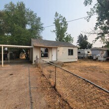 Building Photo - 2217 E Weile Ave