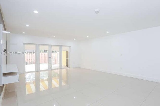 Building Photo - 7126 Ballantrae Ct