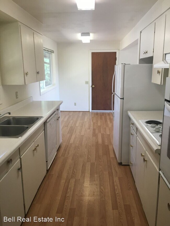 Building Photo - 5 br, 2.5 bath House - 2465 Olive St.