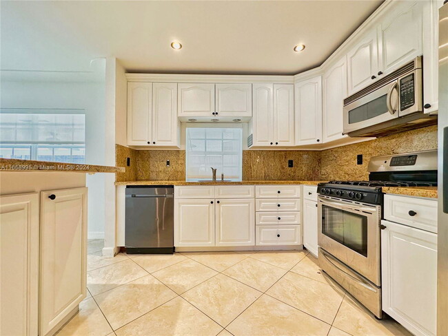 Building Photo - Northeast 18th Court, Miami, FL 33179 - 4 BR 2 BA house