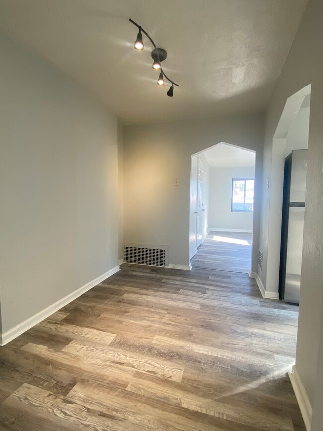 Building Photo - 5422 Chippewa St