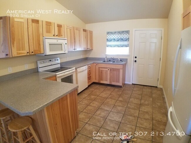 Building Photo - Newer 3bed/2bath