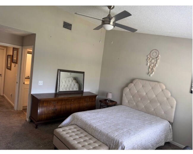 Foto del edificio - 1840 Linton Lake Dr