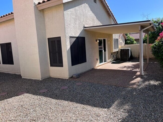 Building Photo - Adorable light and bright! 3Bedroom/2Bath ...