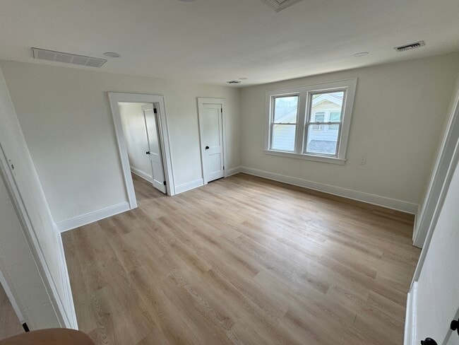 Building Photo - 41 Marinus St