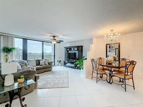 Building Photo - 1101 River Reach Dr