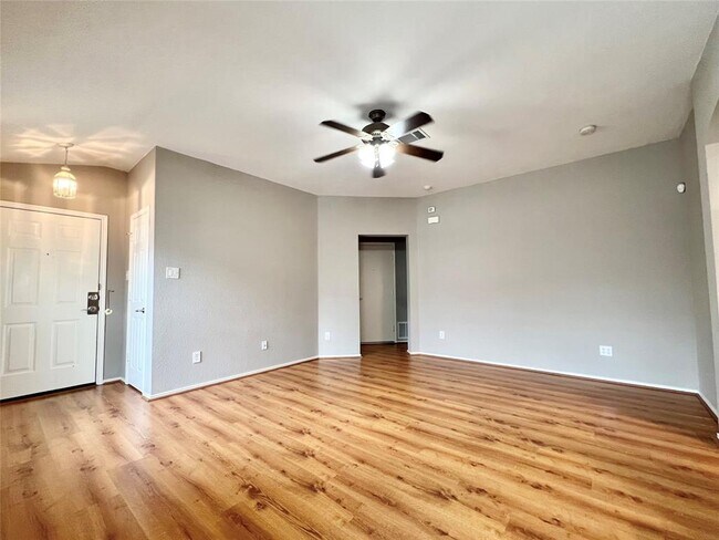 Building Photo - 1007 Barclay Dr