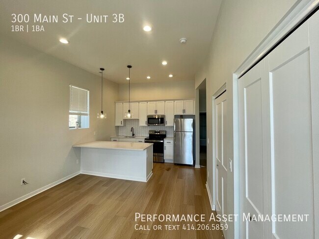 Building Photo - Darling Downtown Racine 1br loft