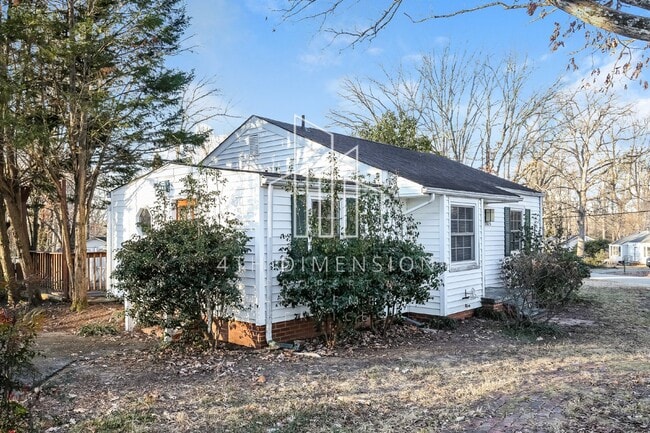 Building Photo - Charming 2 Bed, 1 Bath Rental in Greensbor...