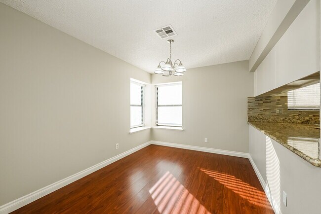 Foto del edificio - 405 Tobler Dr