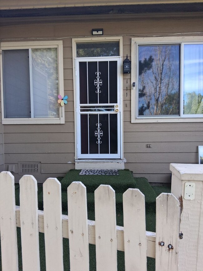 Building Photo - 1089 S Walden Way