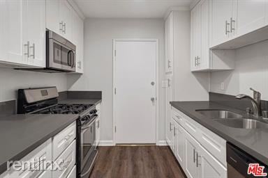 Building Photo - 3 br, 2 bath Condo - 1006 Havenhurst Dr Apt 4