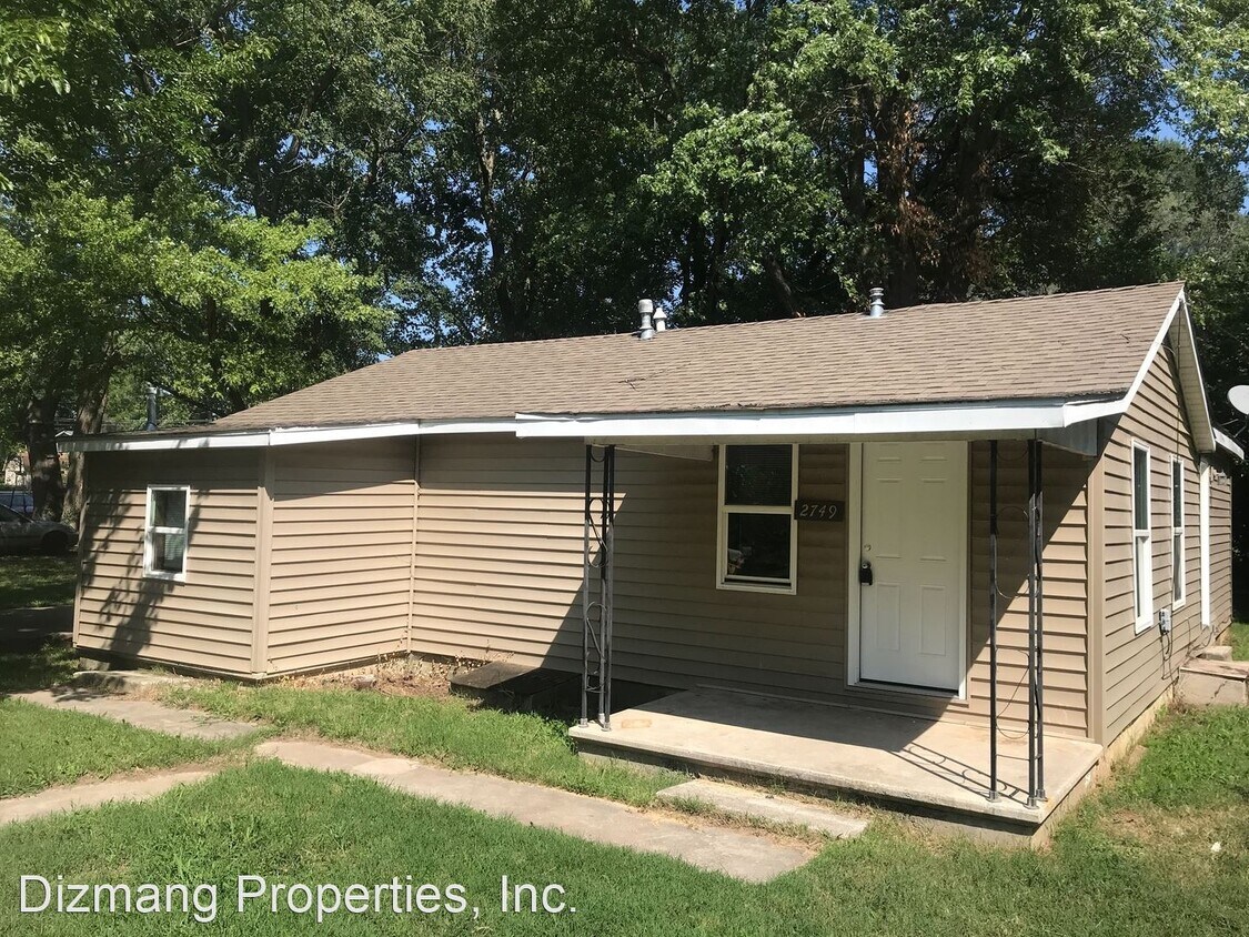 Foto principal - 3 br, 1 bath House - 2749 W. Olive St.