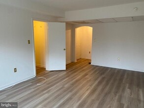 Building Photo - 1816 Queens Ln