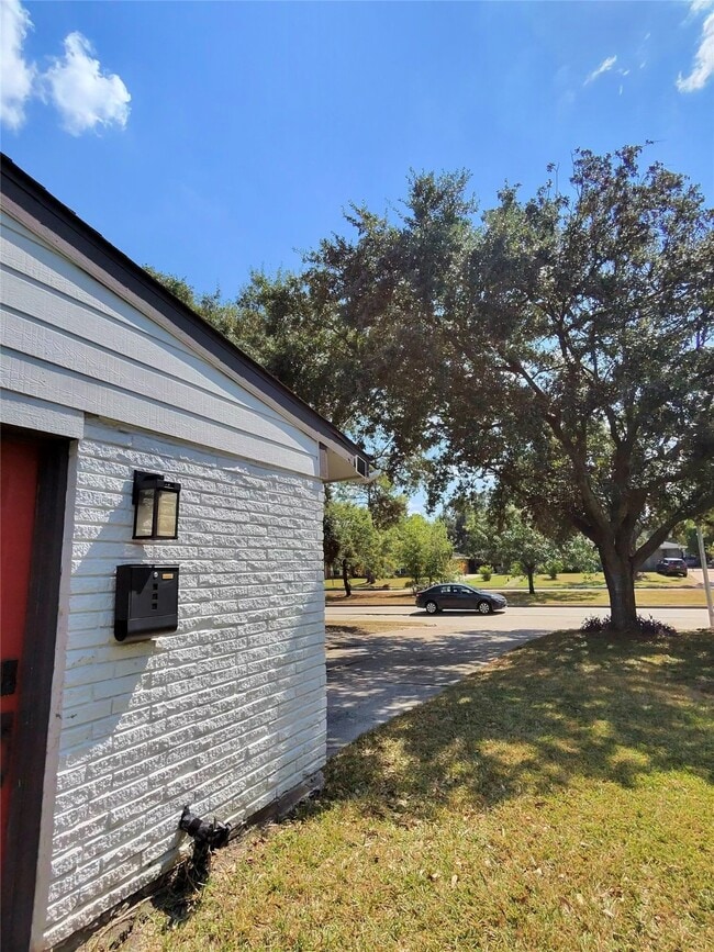 Building Photo - 5810 W Bellfort Ave