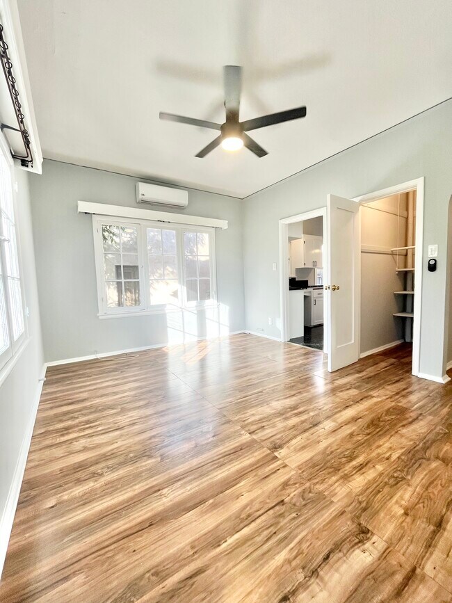 Foto del edificio - 852 N Oxford Ave