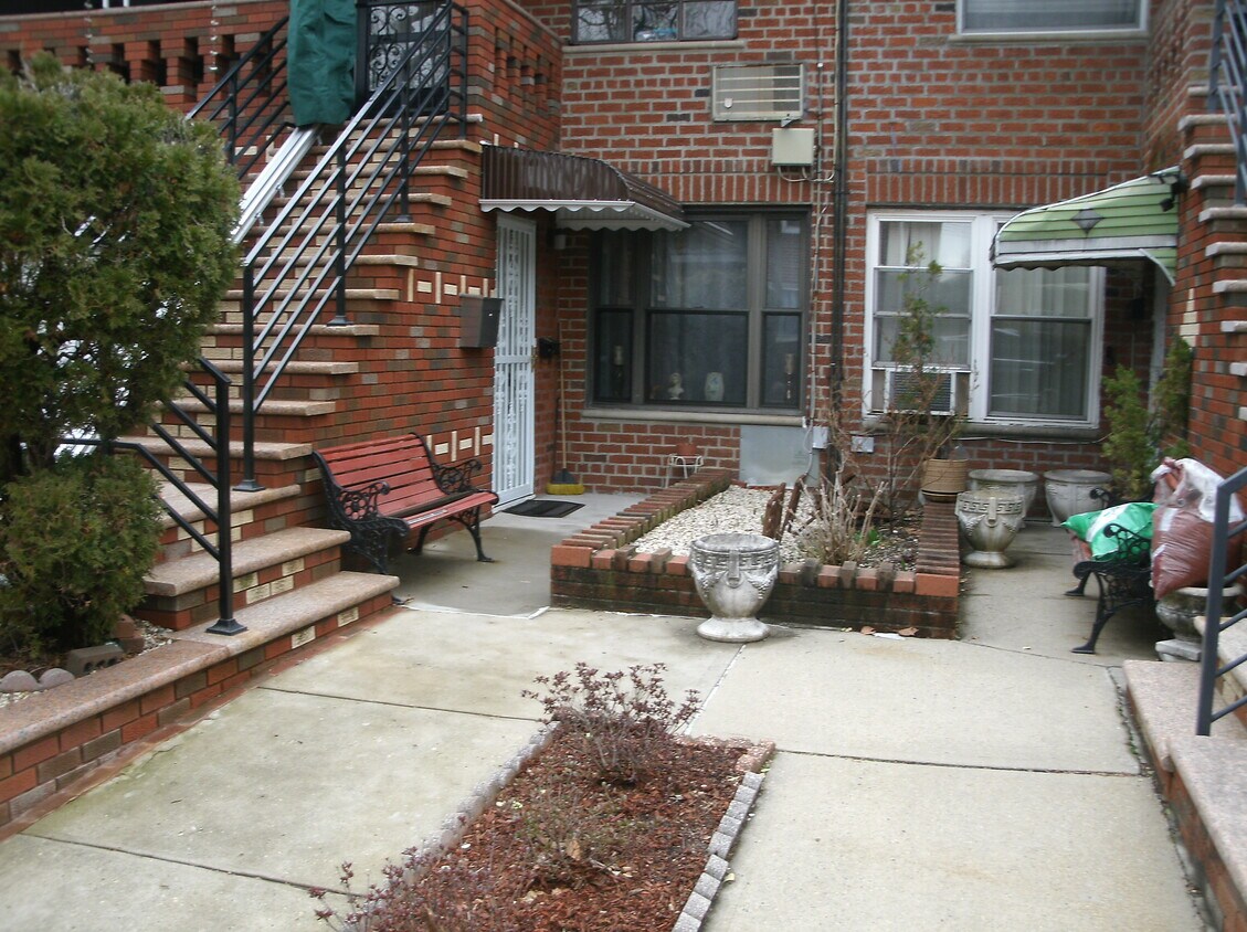 Front Entrance - 1314 E 52nd St
