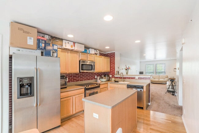 Building Photo - 27997 Hopkins Dr