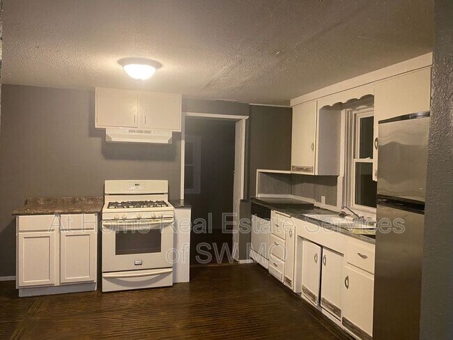 Foto del edificio - 518 W McHenry Ave