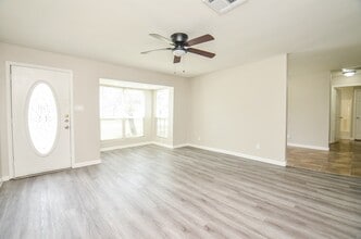 Building Photo - 2110 Pickerton Dr