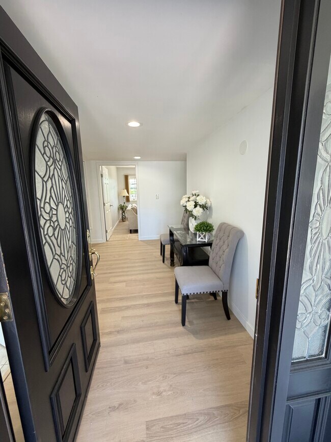 Foto del edificio - 9660 Vanalden Ave