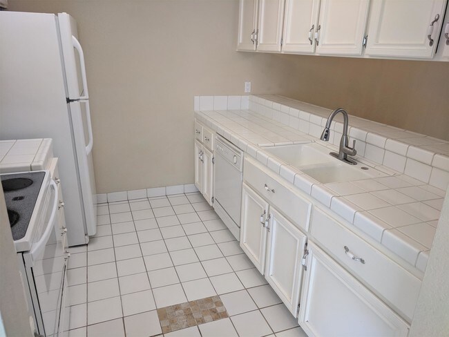 Foto del edificio - 2578 Village Dr