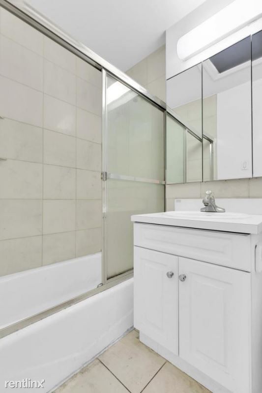 Foto del edificio - 241 E 46th St