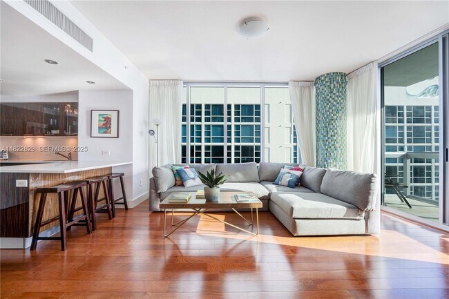 Foto del edificio - 6899 Collins Ave