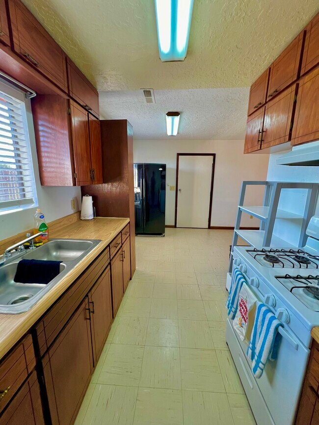 Foto del edificio - 3058 Tenorio Dr