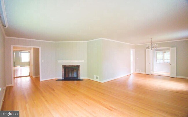 Building Photo - 5526 Warwick Pl