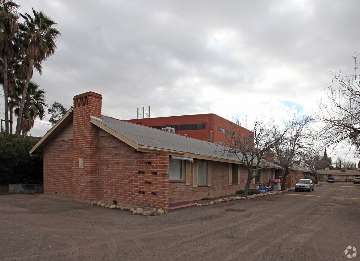 Primary Photo - 31-39 W Wetmore Rd