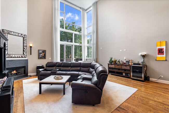 Building Photo - 2424 N Ashland Ave