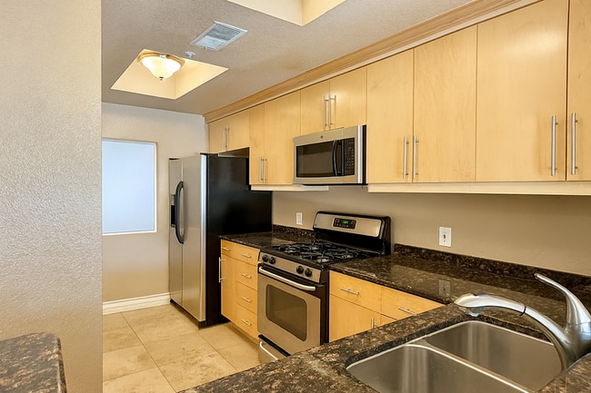 Building Photo - Meridian 2 BDR /2 BATH Luxury Condo - RESO...
