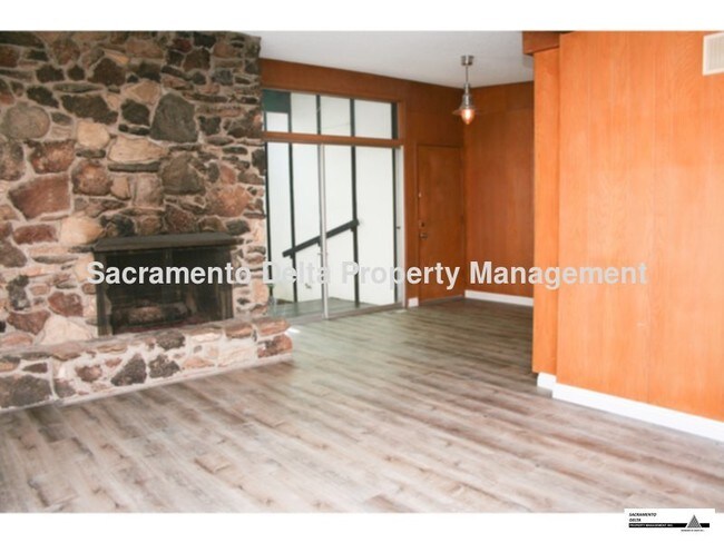 Building Photo - 2 Bd S. Land Park Hills Duplex