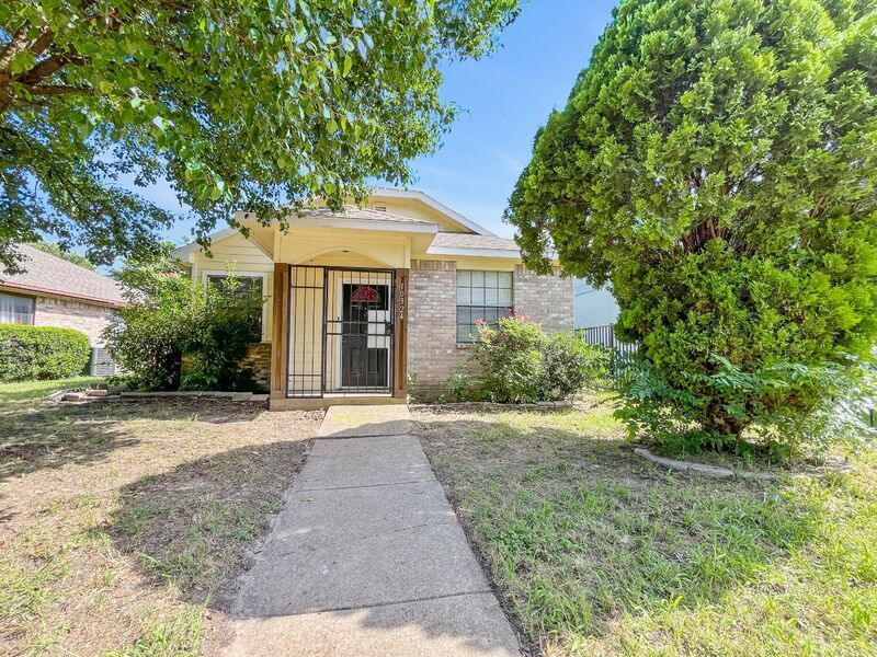Primary Photo - 10324 Woodleaf Dr