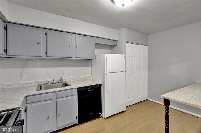 Foto del edificio - 2900 State Hill Rd