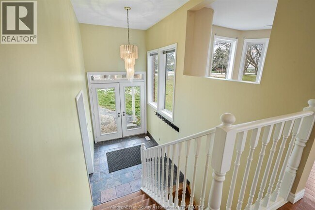 Photo du bâtiment - 5530 St Clair Rd