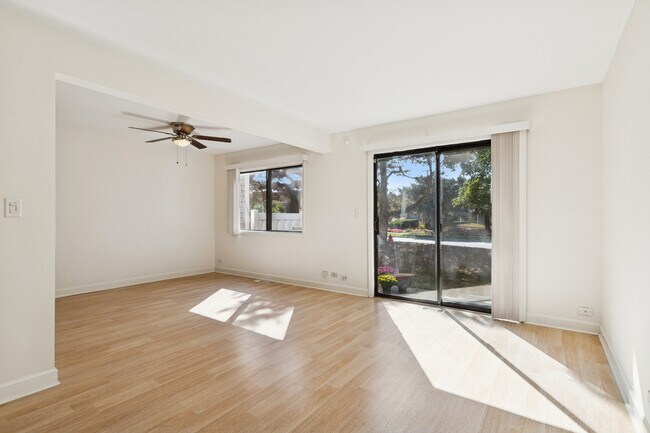 Foto del edificio - 749 Lakeview Point