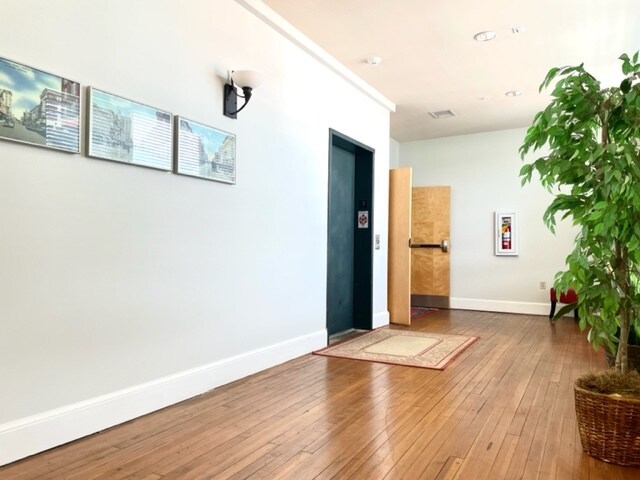Foto del edificio - 122 W Broughton St