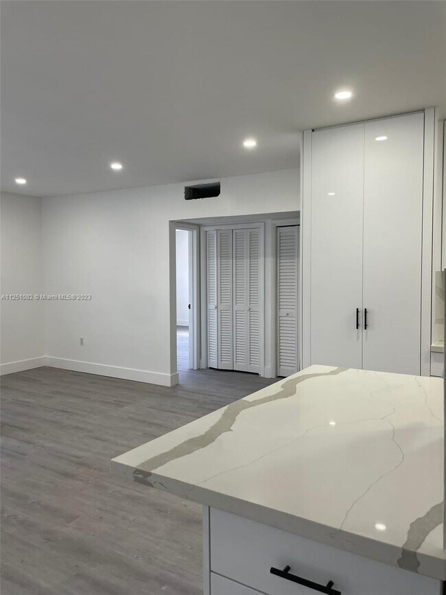 Building Photo - 301 Sunrise Dr