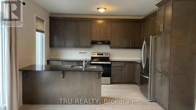 Building Photo - 834 Stallion Cres