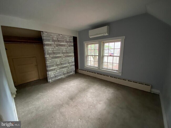 Building Photo - 631 Spring Valley Rd