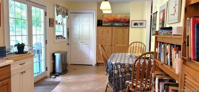 Building Photo - 23 Violet Pl