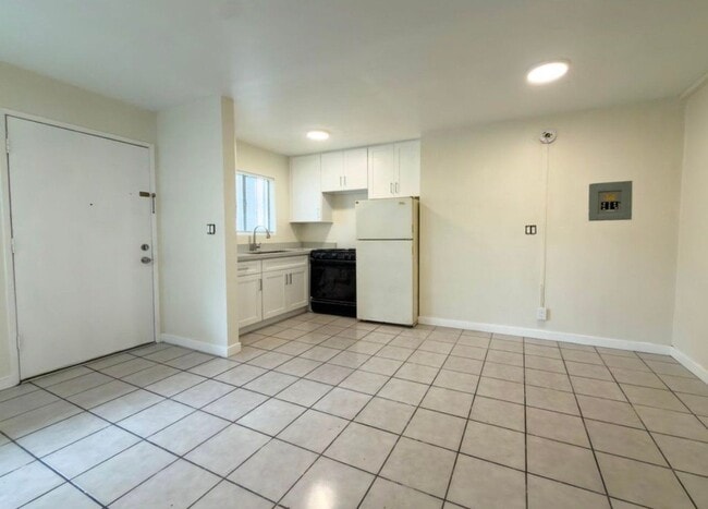 Photo - 322 Benton Wy (Los Angeles, CA) Apartment