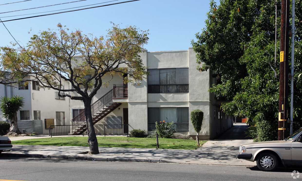 Foto del edificio - 15117 Budlong Ave