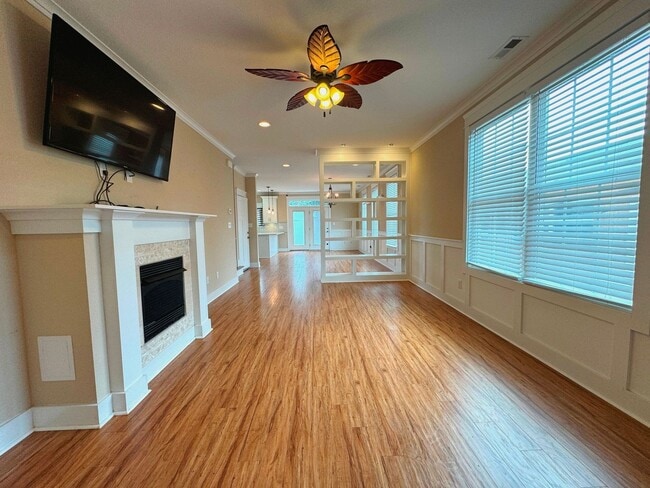 Foto del edificio - BEACH HOME! 4/4.5 with 3 car garage