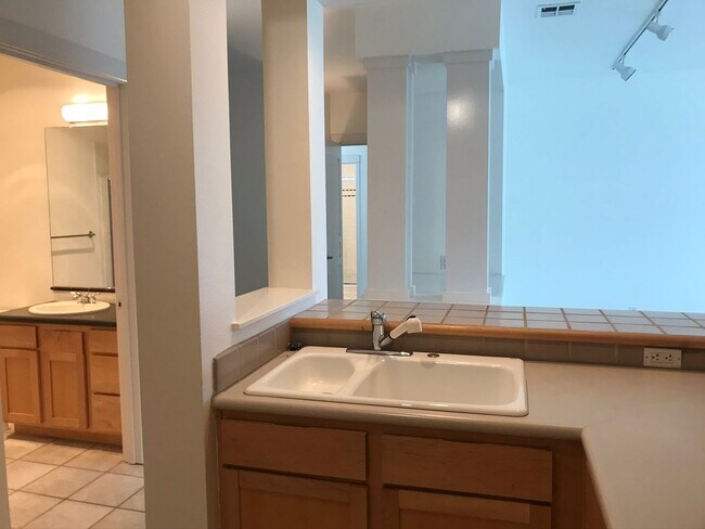 Building Photo - Waterfront Landings 2 bedroom 2 bath condo