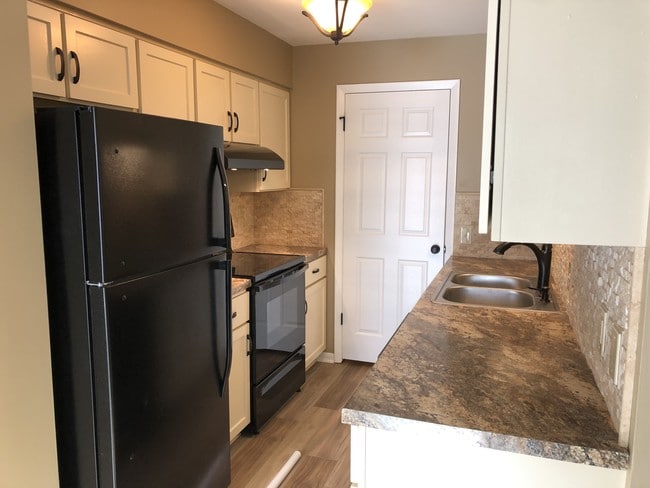 Kitchen - 780 N Main St