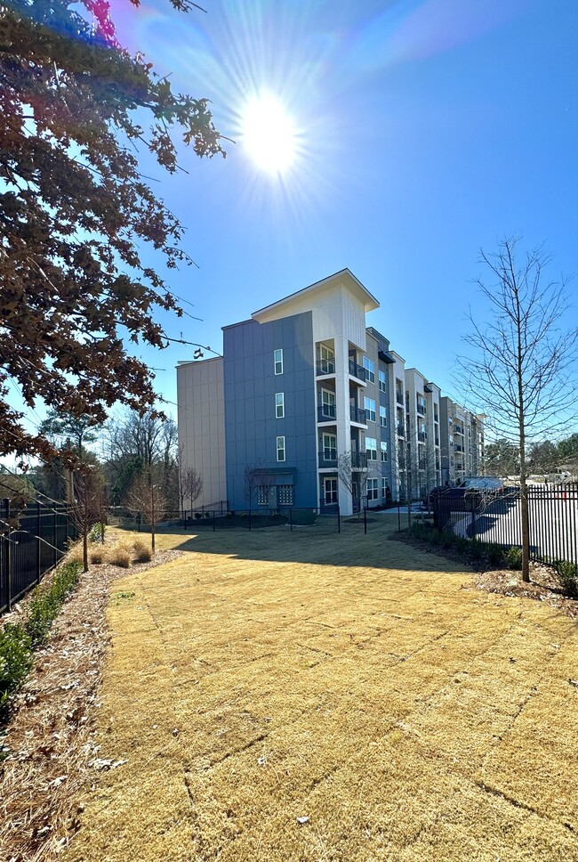 Building Photo - The Life at Edgewater Landing