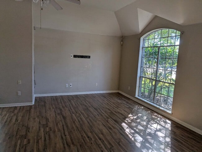 Building Photo - 3123 Bay Creek Dr